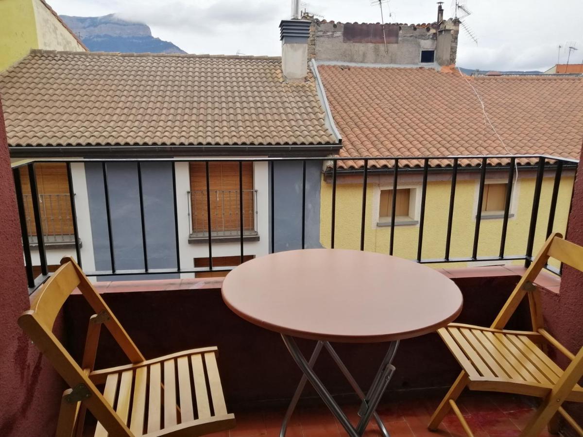 Luminoso, Centrico Y Silencioso Apartamento جاكا المظهر الخارجي الصورة