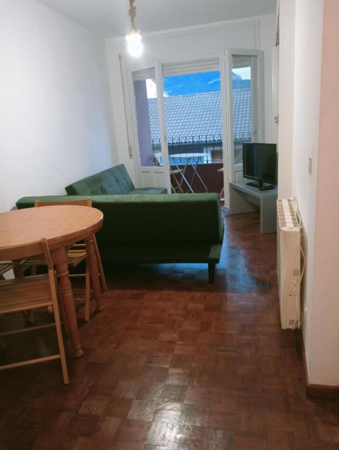 Luminoso, Centrico Y Silencioso Apartamento جاكا المظهر الخارجي الصورة