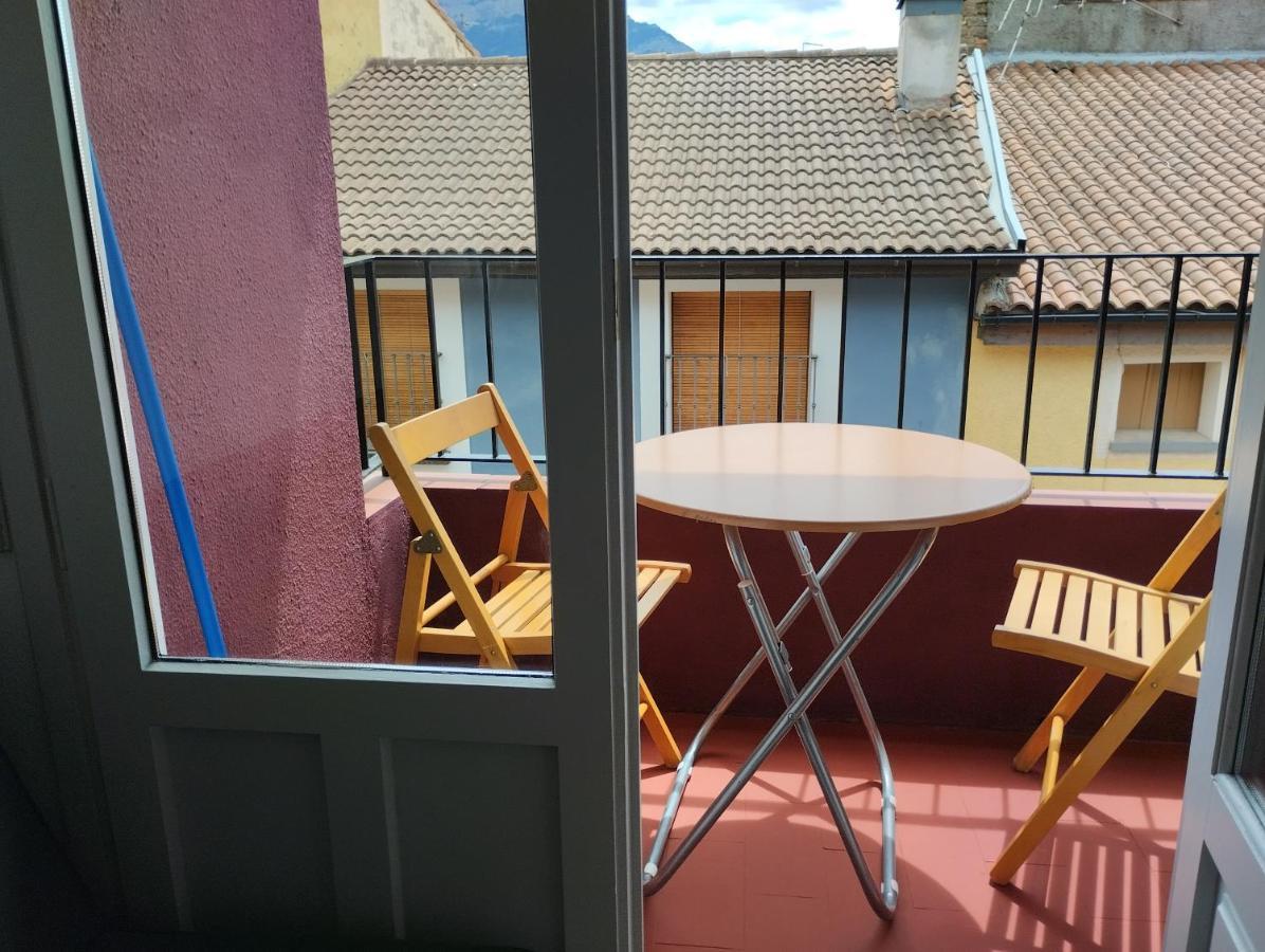 Luminoso, Centrico Y Silencioso Apartamento جاكا المظهر الخارجي الصورة